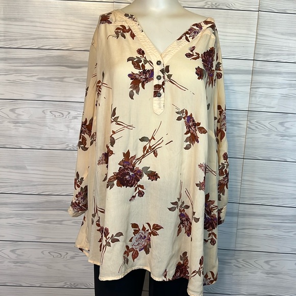 torrid Tops - Size 4  Torrid Harper blouse